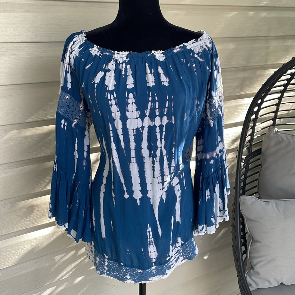 Surf Gypsy tie dyed flare sleeve tunic/beach cover up w/lace accent. (M)